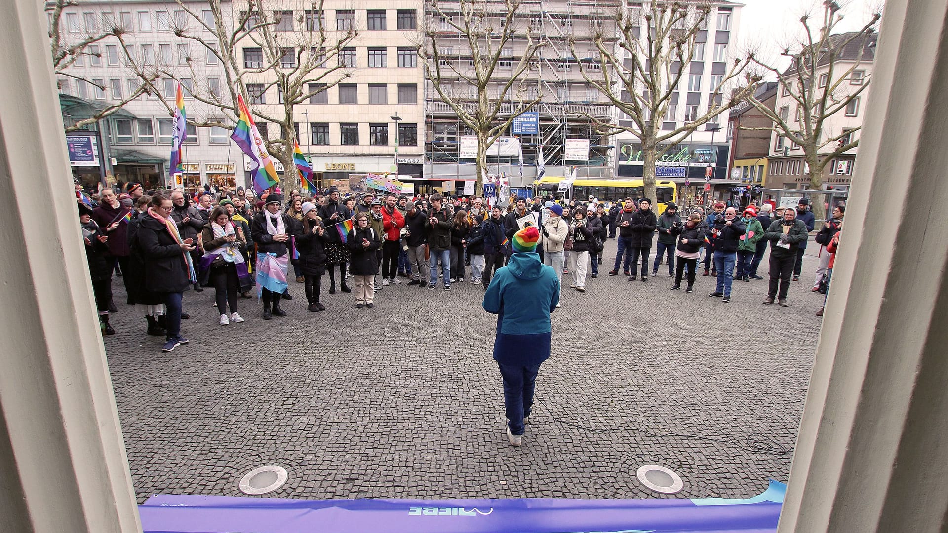 Die Reden richteten sich gegen die Spaltung der Gesellschaft, die die AfD vorantreibe.