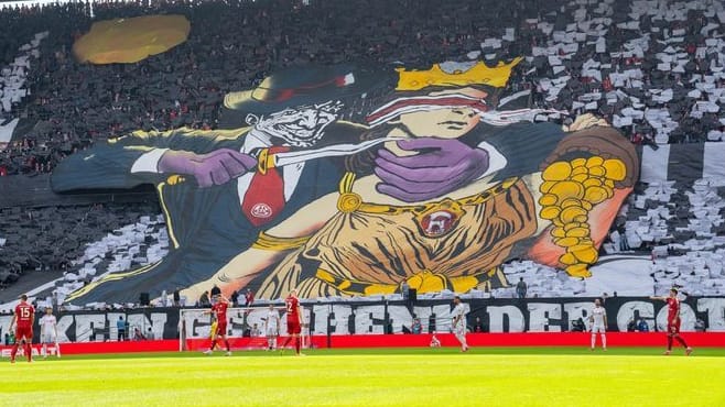 Rheinenergiestadion: Die Choreografie der Kölner Fans.