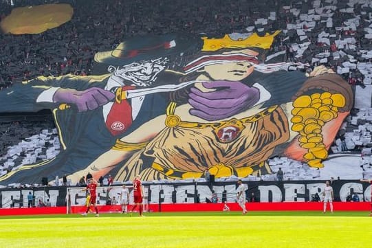 Rheinenergiestadion: Die Choreografie der Kölner Fans.