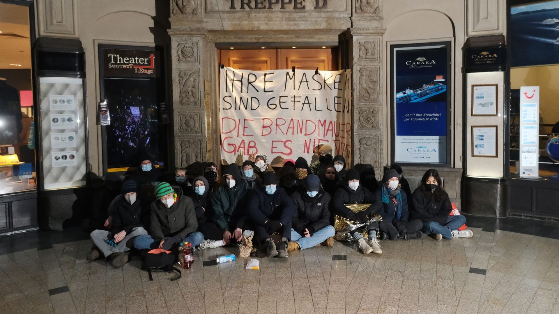 Aktivisten protestieren in Leipzig gegen die CDU