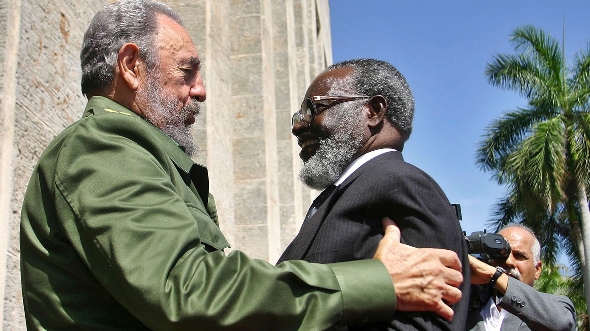 Sam Nujoma zusammen mit dem kubanischen Staatschef Fidel Castro (Archivbild).