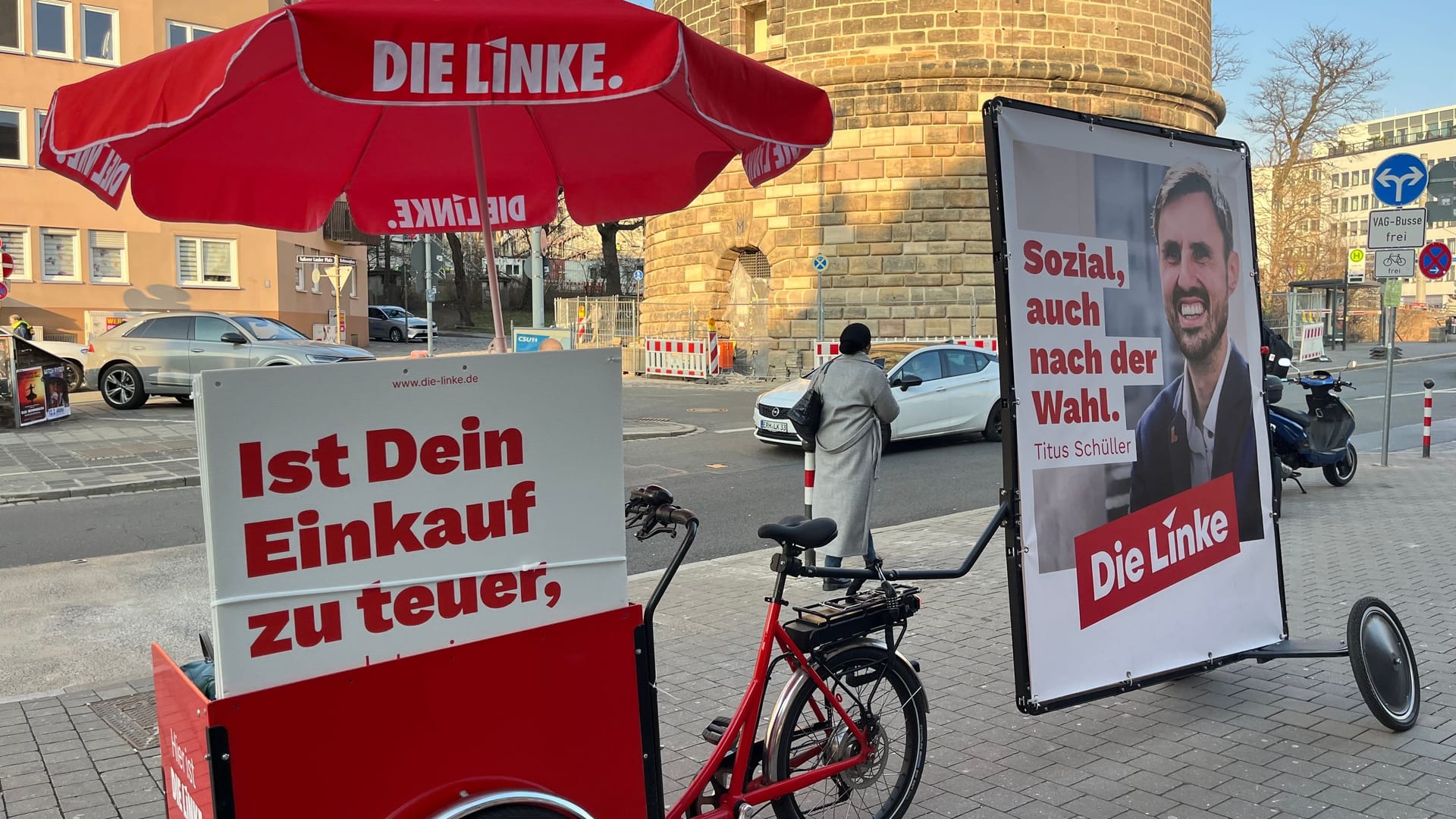 Das Lastenfahrrad von Titus Schüller: Es ist quasi die rollende Wahlkampfzentrale im Wahlkreis Nürnberg-Nord.