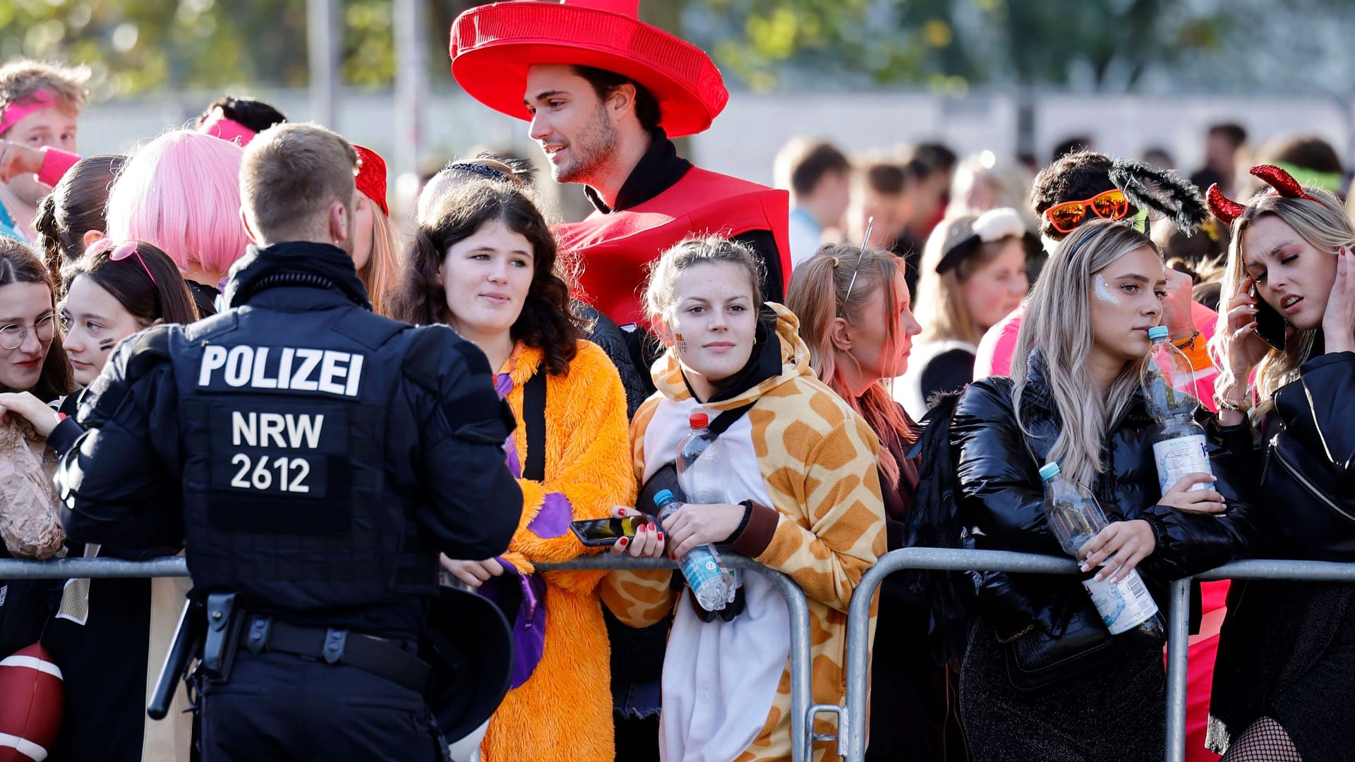 Kölner Karneval an der Zülpicher Straße (Archivbild): Die Sicherheitsbehörden sind alarmiert.