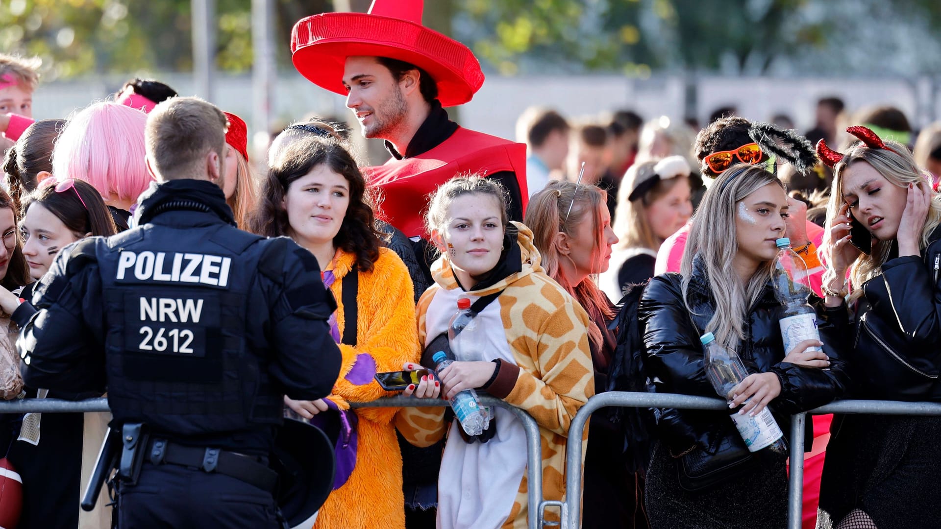 Kölner Karneval an der Zülpicher Straße (Archivbild): Die Sicherheitsbehörden sind alarmiert.