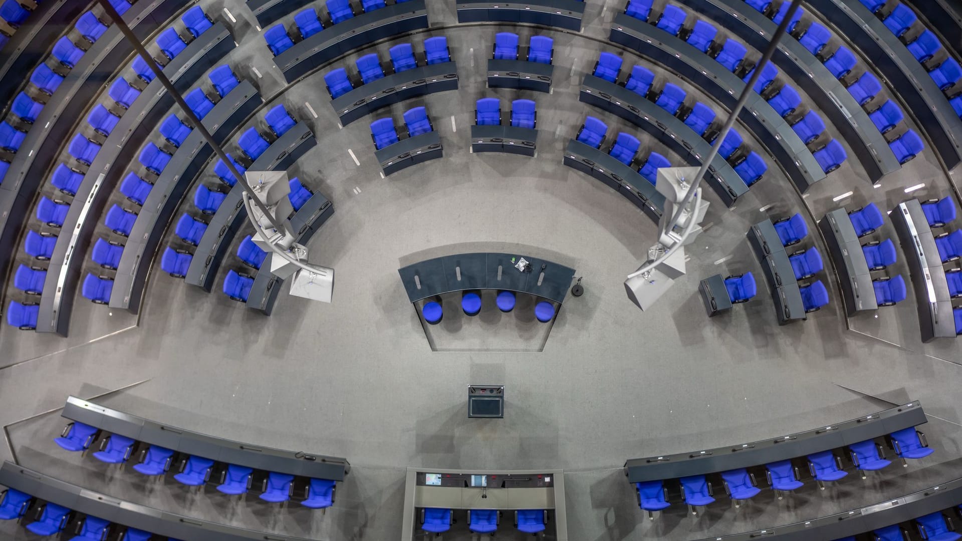 Vor der Abstimmung über Vertrauensfrage im Bundestag