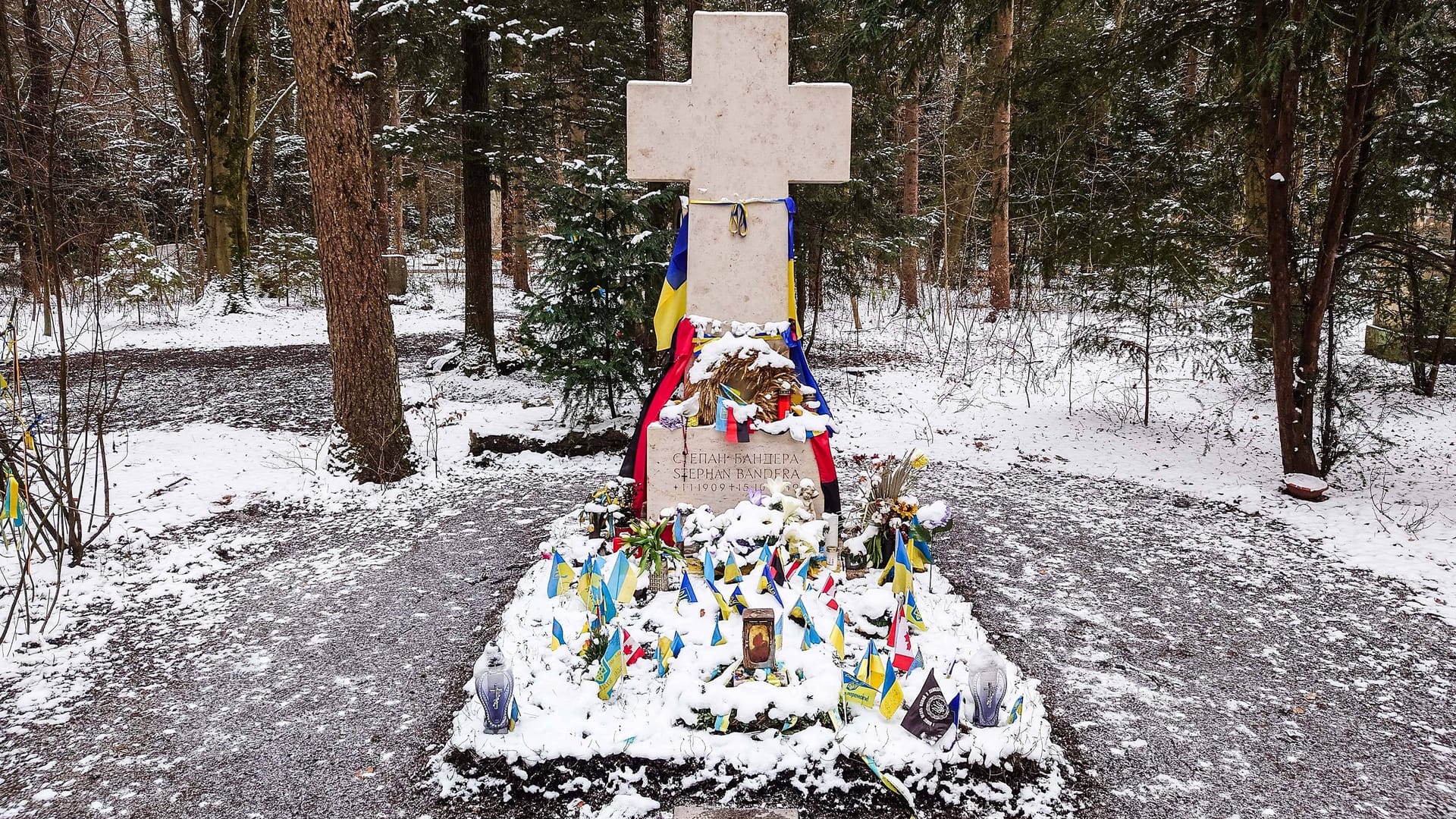 Das Grab von Stepan Bandera (Archivbild): Der ukrainischen Nationalistenführer wurde auf dem Waldfriedhof in München beerdigt.