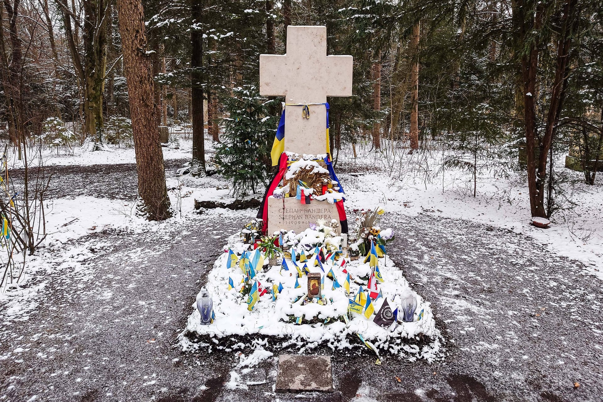 Das Grab von Stepan Bandera (Archivbild): Der ukrainischen Nationalistenführer wurde auf dem Waldfriedhof in München beerdigt.