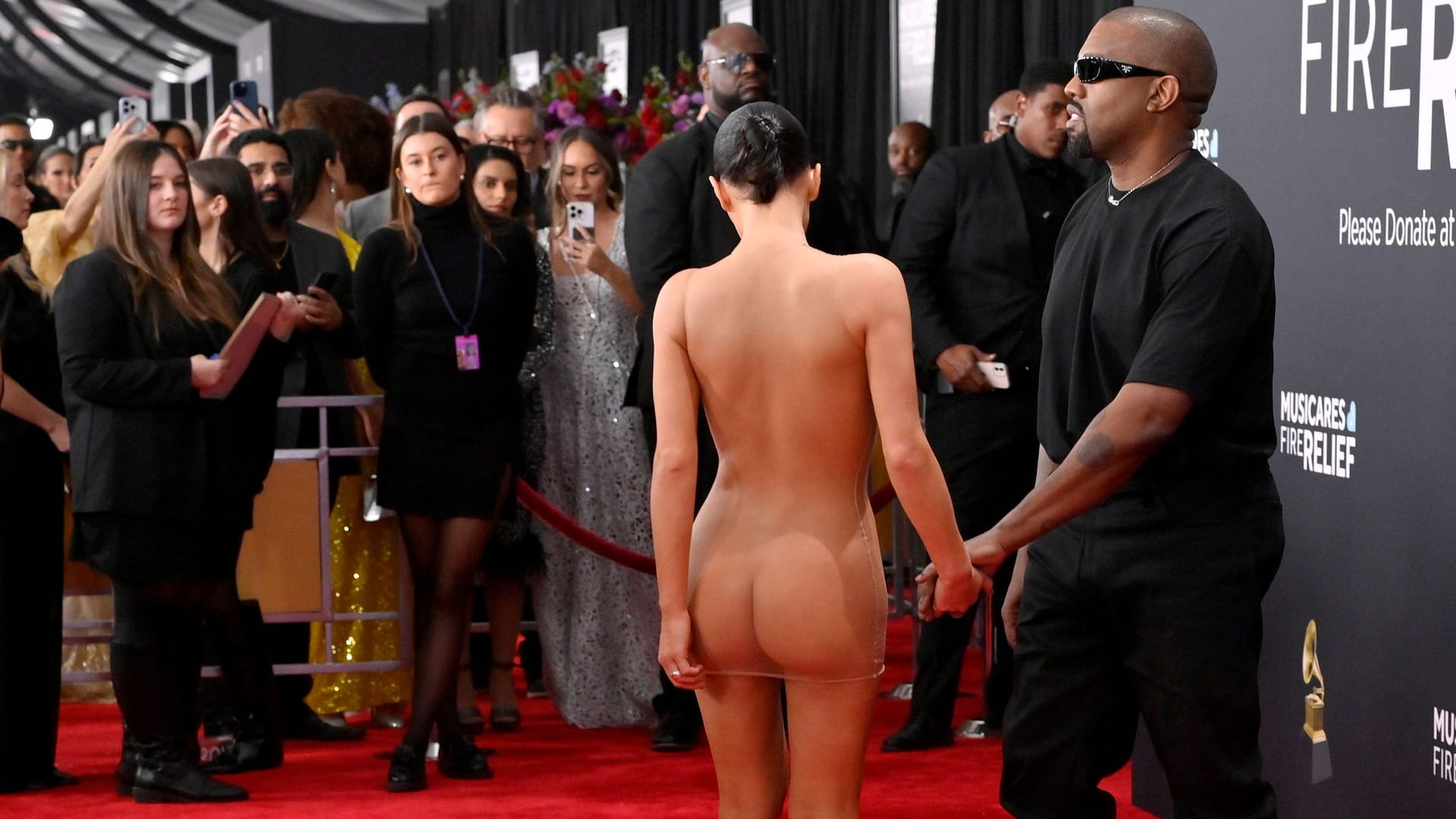 Kanye West und Bianca Censori: Bei den 67. Grammy Awards kam es zu einem bizarren Nacktmoment.