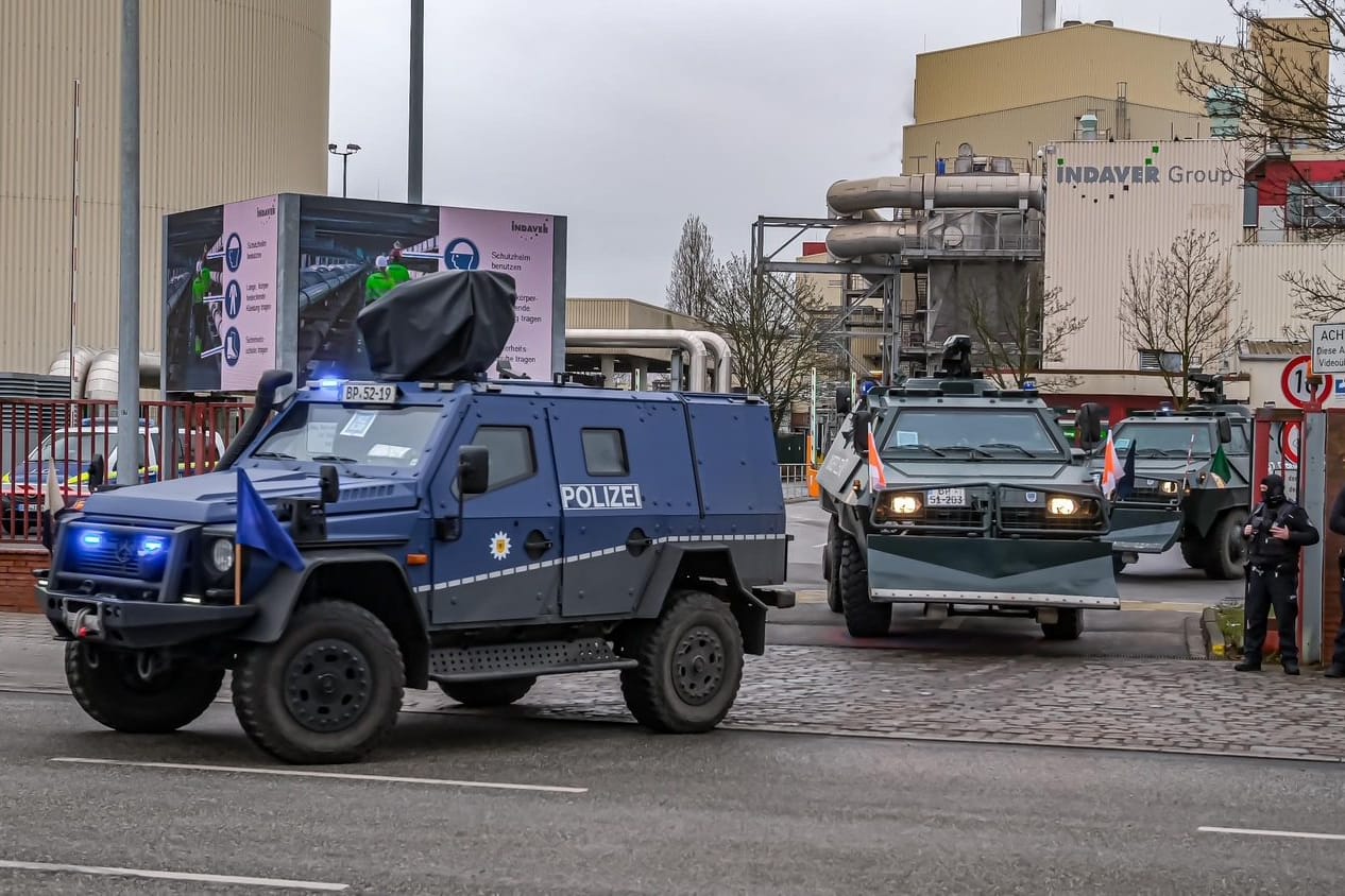 Bundespolizei und Zoll haben in der Müllverbrennungsanlage in Hamburg-Billbrook tonnenweise beschlagnahmtes Kokain vernichtet.