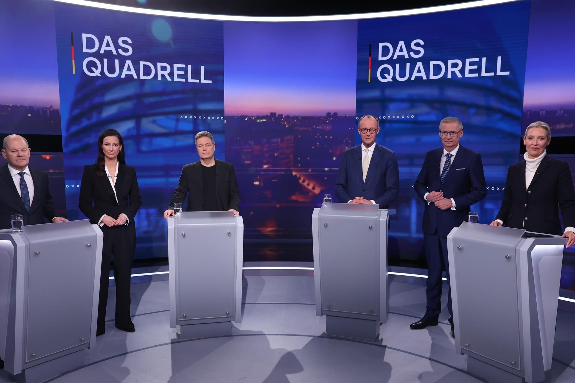 V.l.: Olaf Scholz, Pinar Atalay, Robert Habeck, Friedrich Merz, Günther Jauch und Alice Weidel: Sie waren bei "Das Quadrell – Kampf um das Kanzleramt" auf RTL zu sehen.