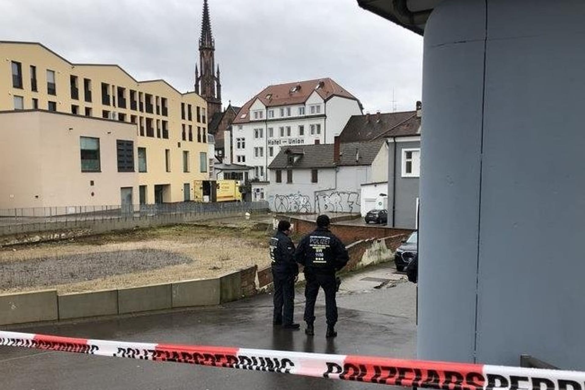 Frau in Offenburg getötet - Polizei fahndet nach Täter