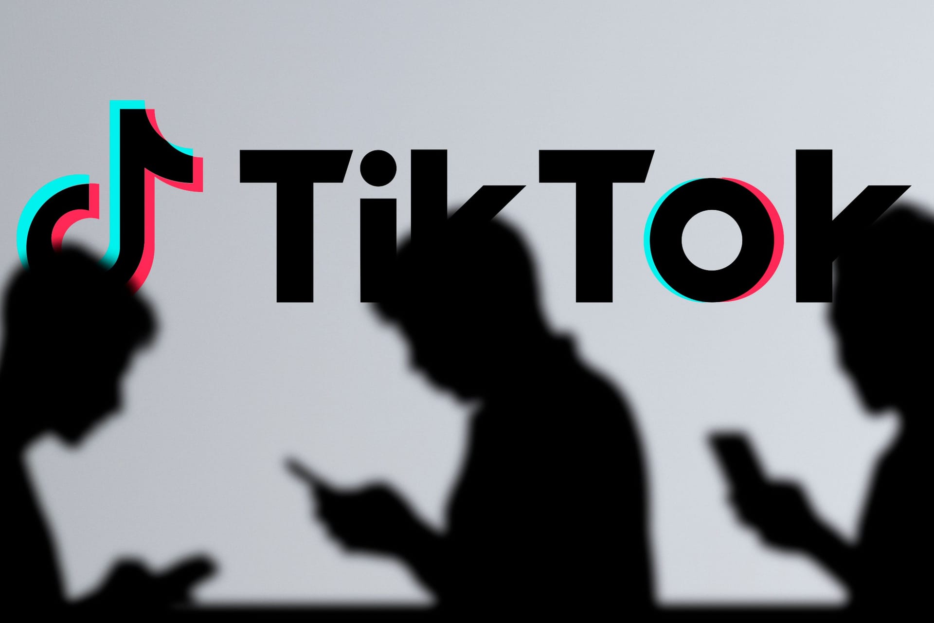 TikTok: Mehr als 20 Millionen Deutsche nutzen die App nach eigenen Angaben. Sie sollen jetzt auf Schadenersatz klagen können.