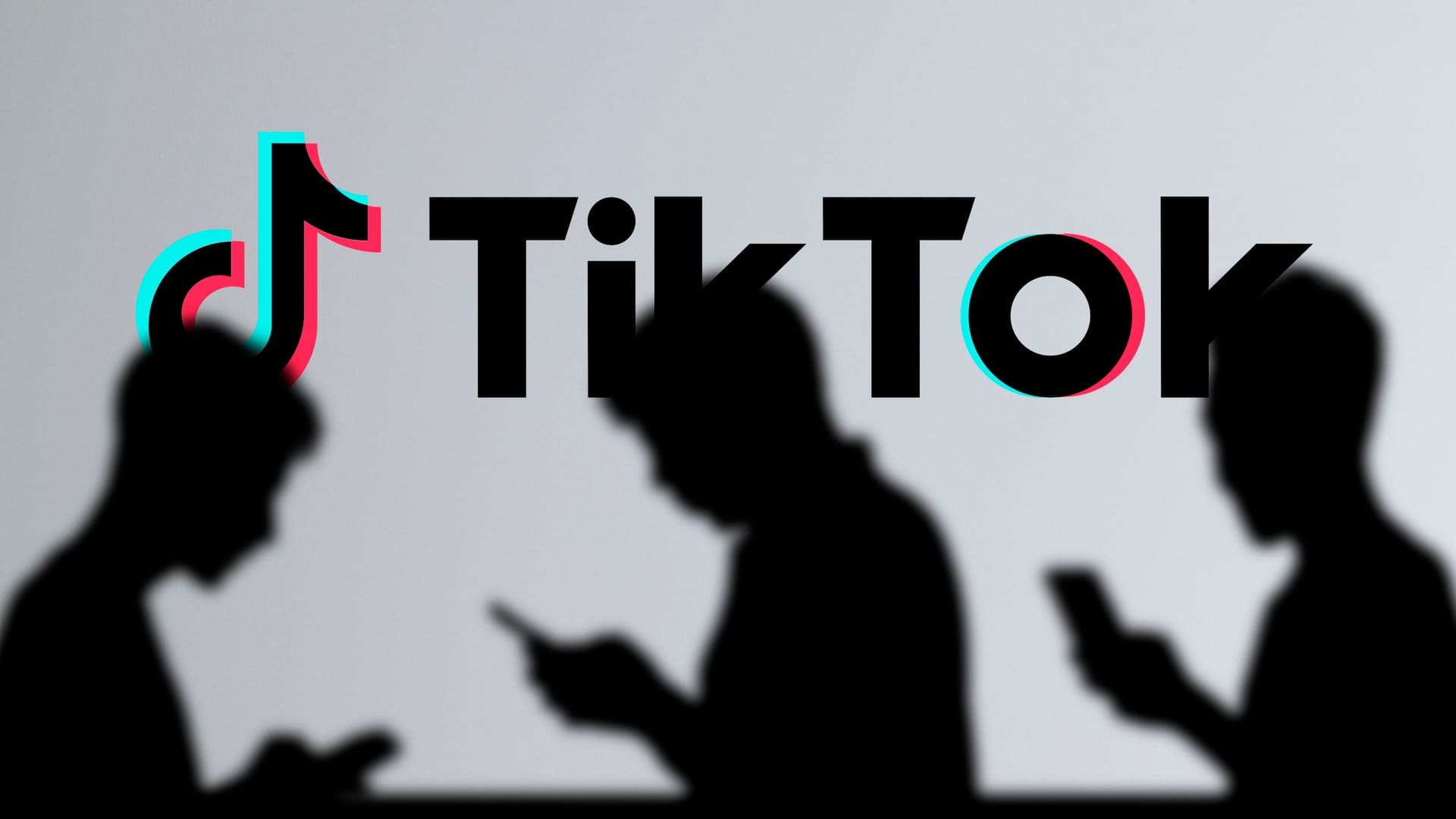 TikTok: Mehr als 20 Millionen Deutsche nutzen die App nach eigenen Angaben. Sie sollen jetzt auf Schadenersatz klagen können.