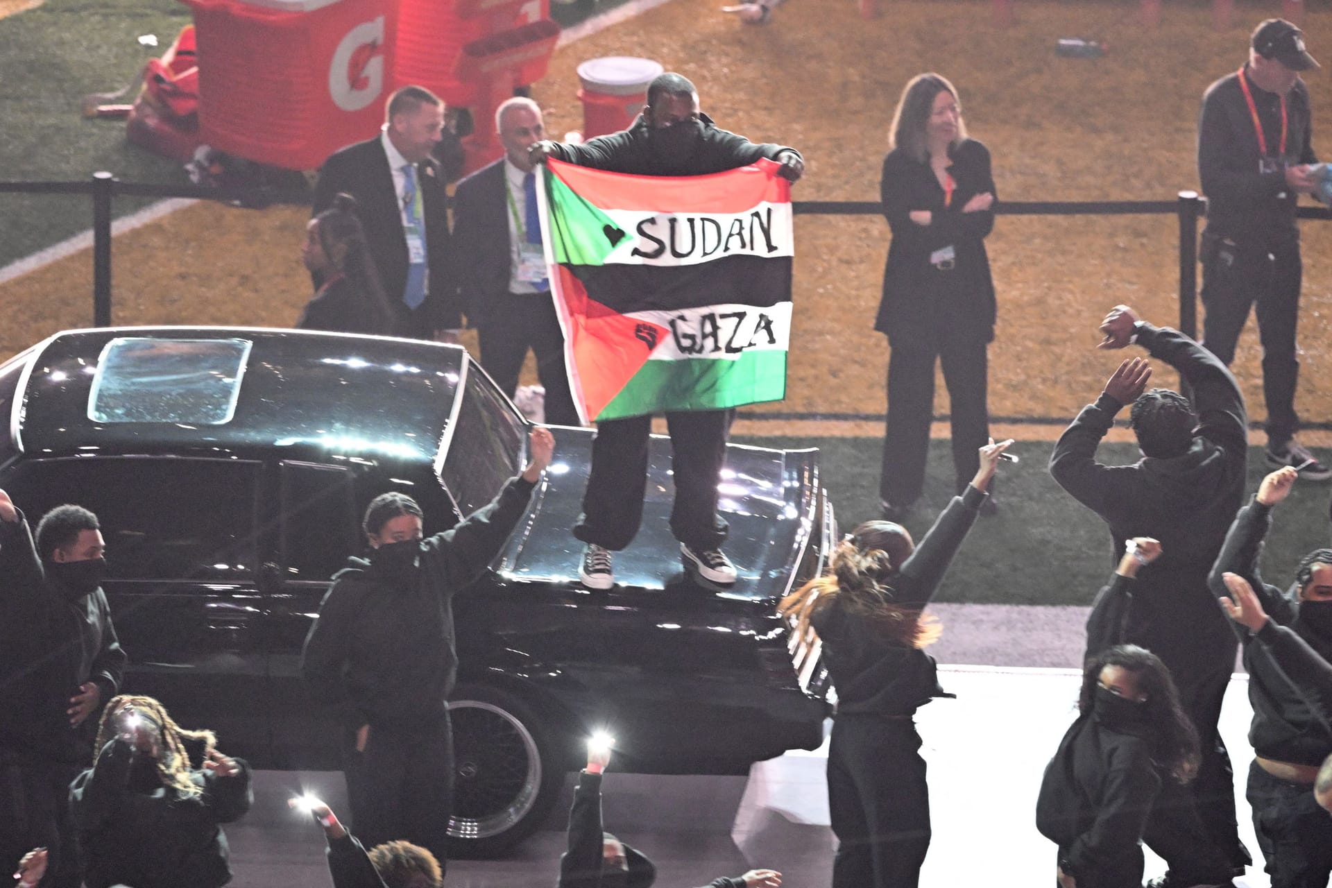 New Orleans: Ein Mann protestierte in der Halbzeitshow des Super Bowls.