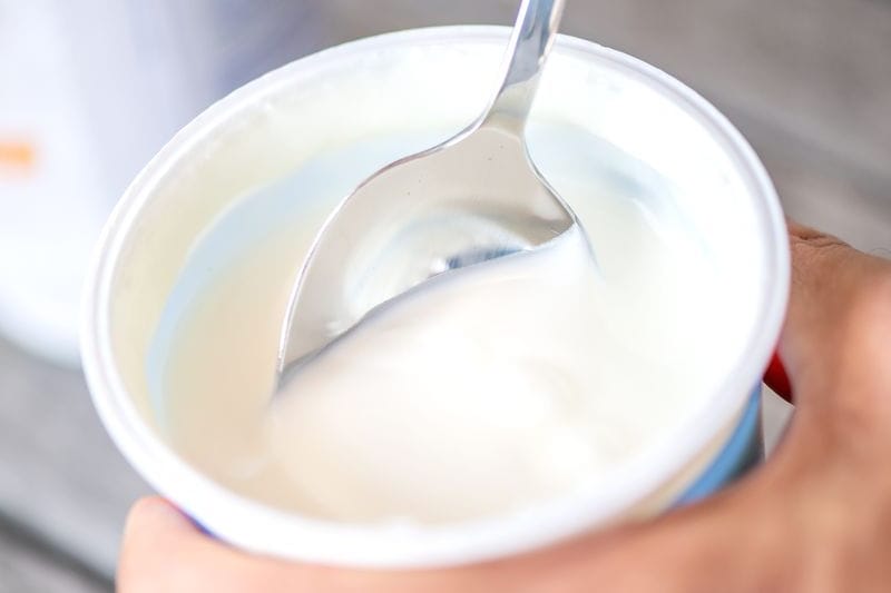 Vegane Joghurt-Alternativen: Geschmacklich schneiden die Kokos-Alternativen im Test am besten ab.