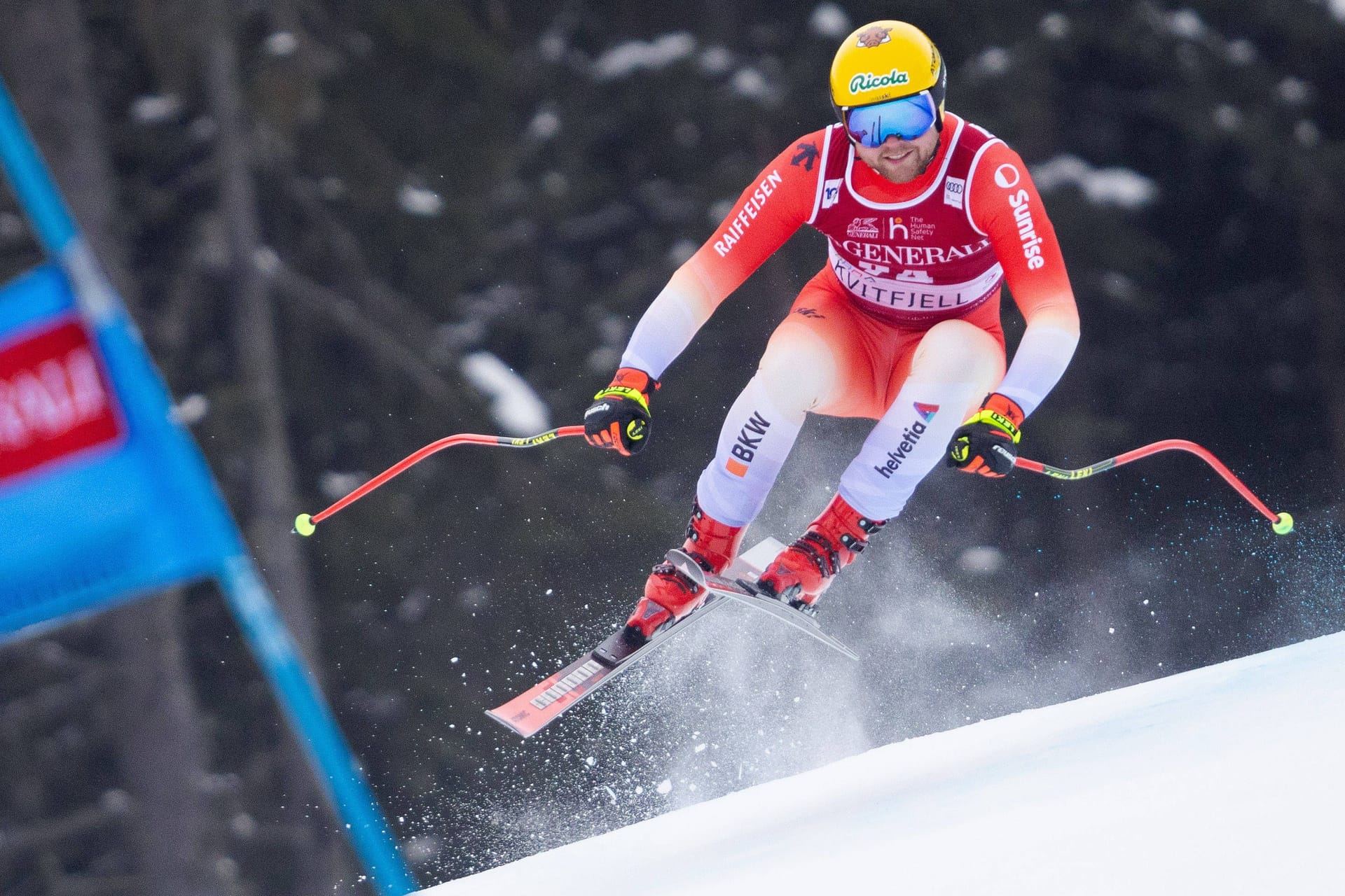 Niels Hintermann bei einem alpinen Skirennen: Der Schweizer litt seit Herbst an Lymphdrüsenkrebs.