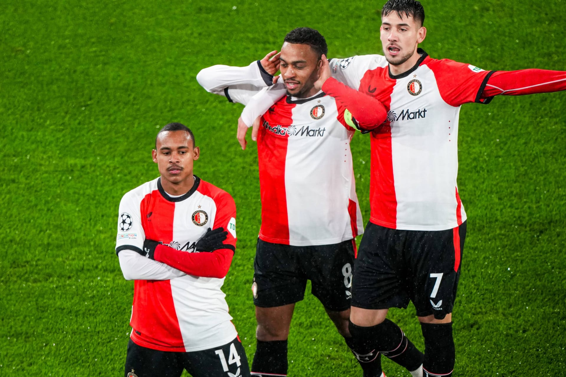 Igor Paixão (l.): Der Brasilianer schoss Feyenoord zum Sieg gegen Milan.