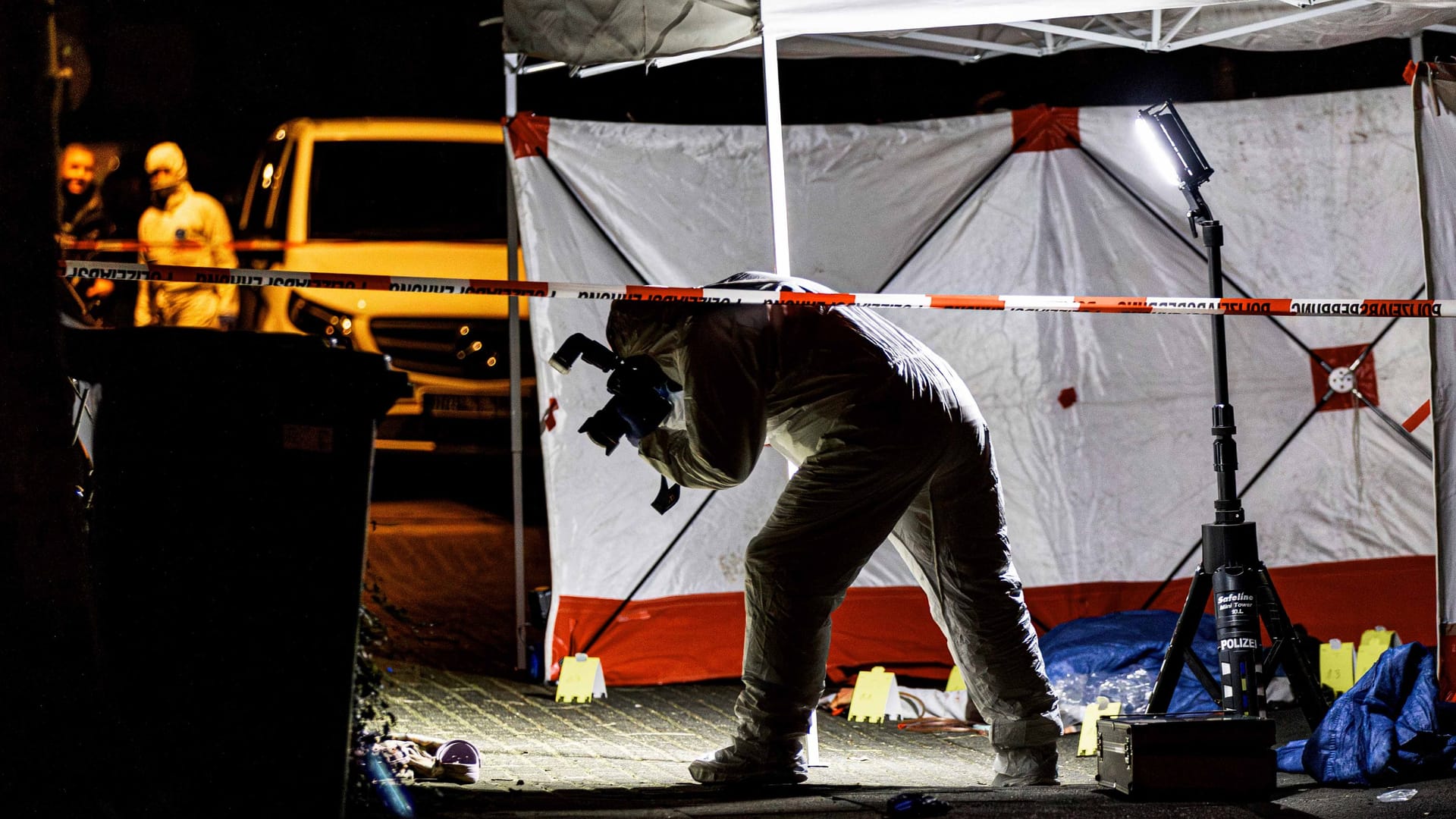 Am späten Donnerstagabend ist in Essen eine Frau Opfer einer tödlichen Messerattacke geworden.