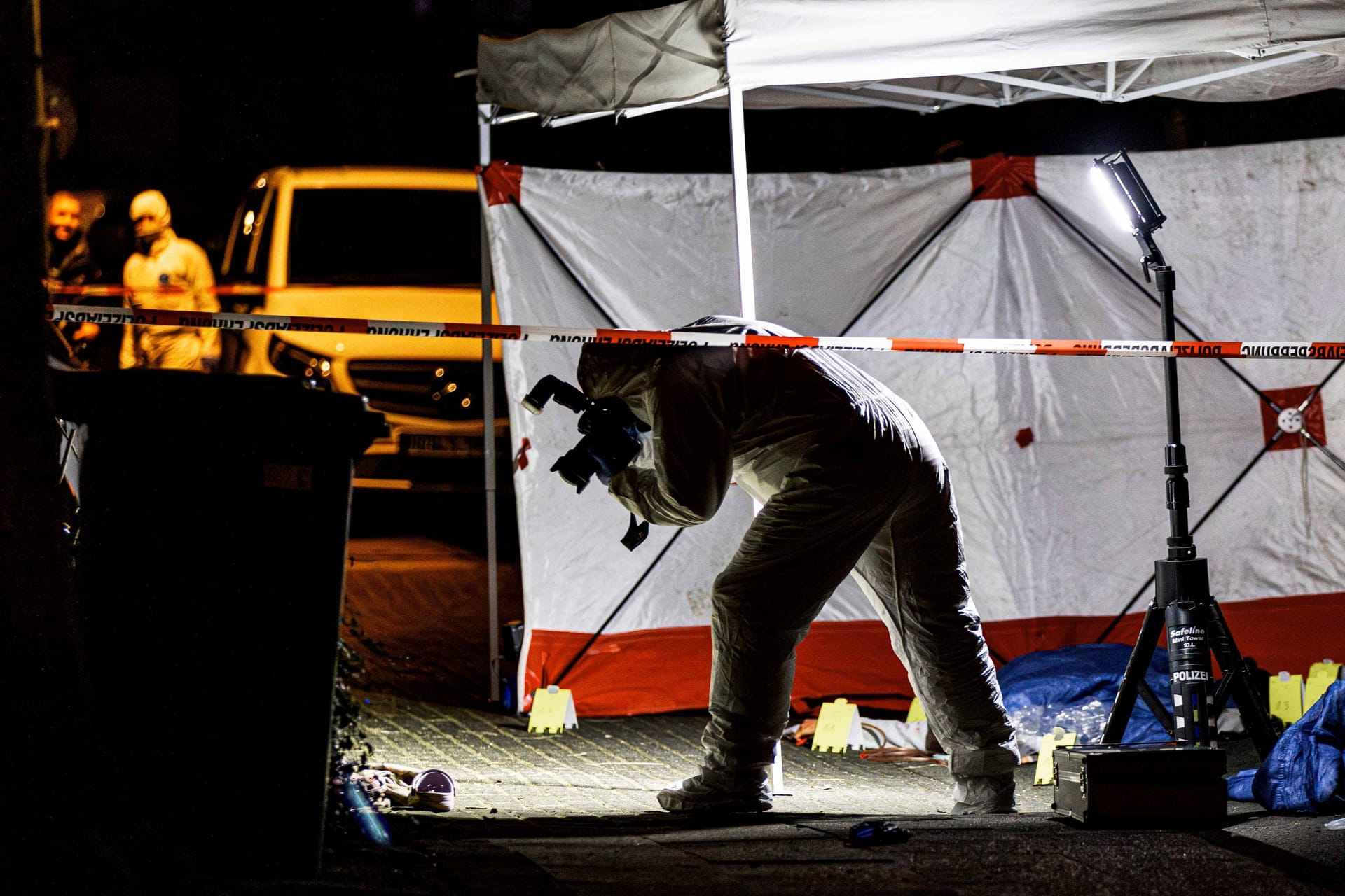 Am späten Donnerstagabend ist in Essen eine Frau Opfer einer tödlichen Messerattacke geworden.