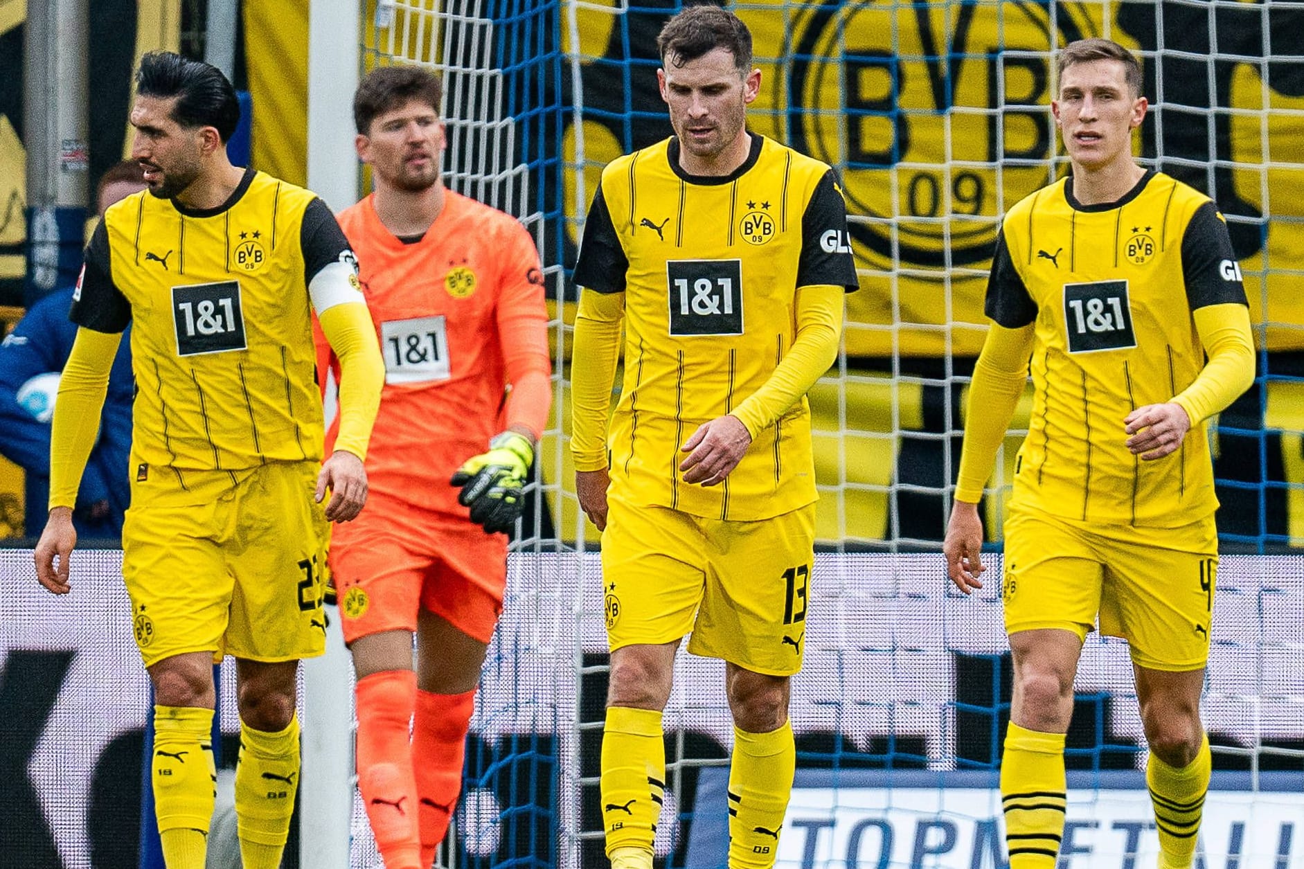 Konsterniert: BVB-Profis Can, Kobel, Groß, Schlotterbeck (v. li.) im Spiel beim VfL Bochum.