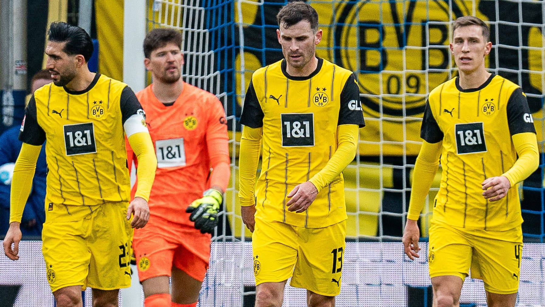 Konsterniert: BVB-Profis Can, Kobel, Groß, Schlotterbeck (v. li.) im Spiel beim VfL Bochum.