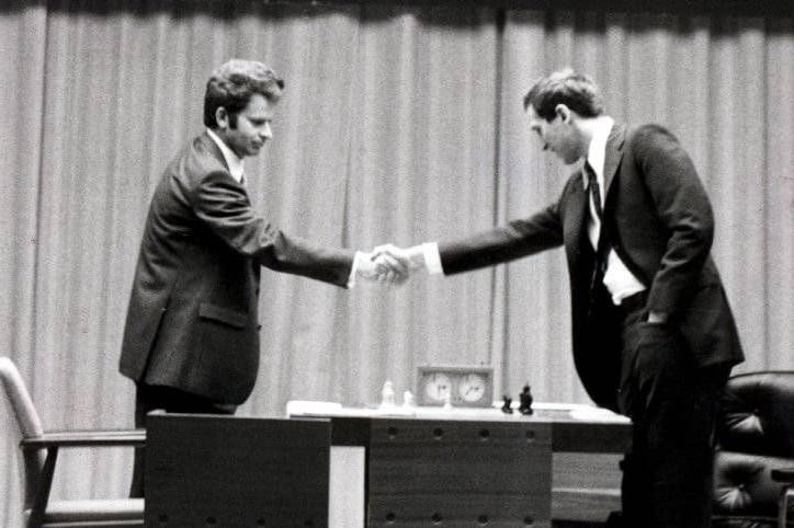 Boris Spasski (links) und Bobby Fischer: Bei der Weltmeisterschaft 1972 trafen sie aufeinander.