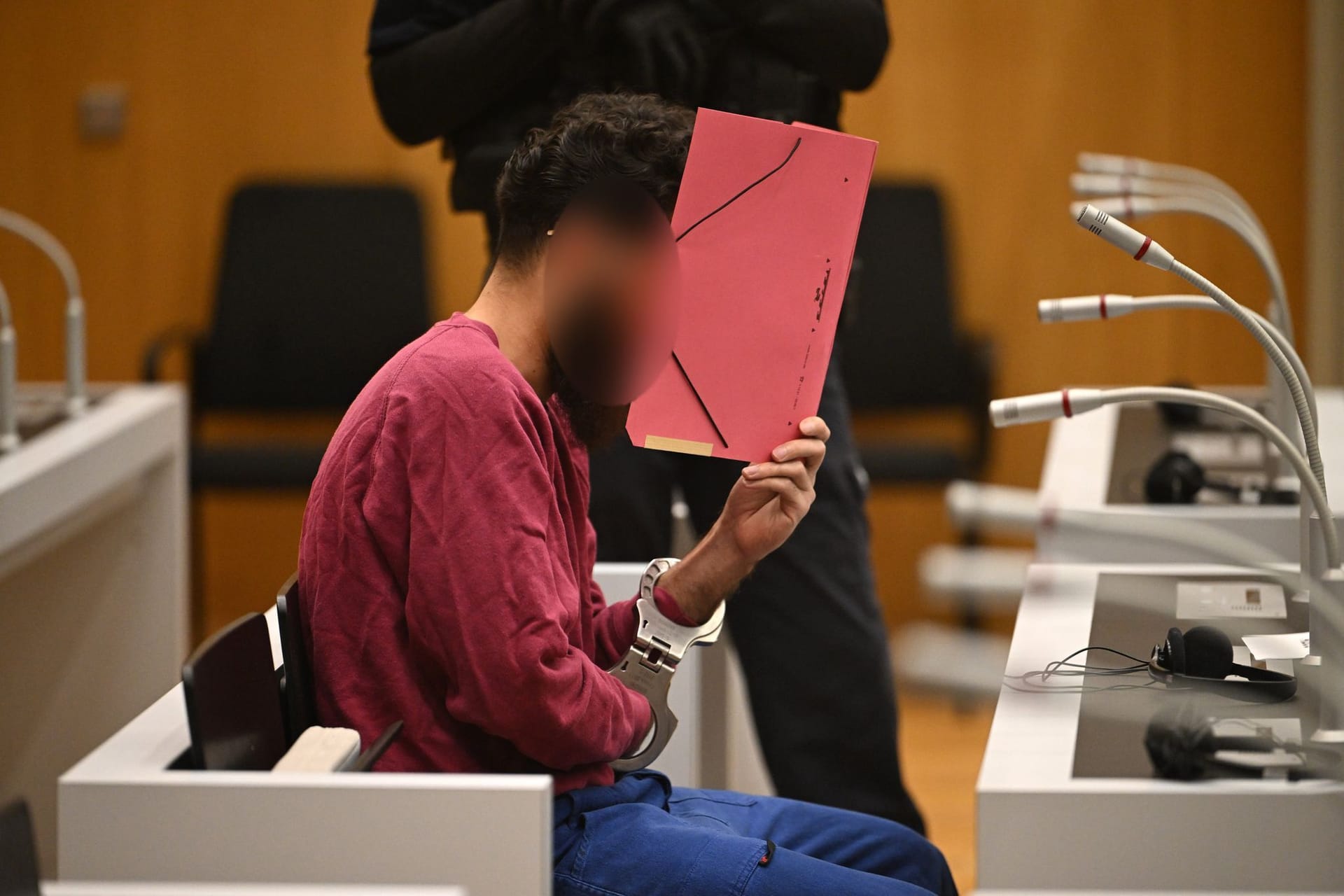 Angeklagter nach Messerangriff will sich zur Tat äußern