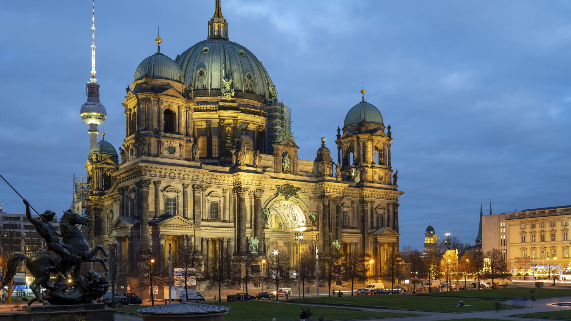 Berliner Dom (Archivbild): Rund um das Areal kommt es am Dienstag zu Straßensperrungen.