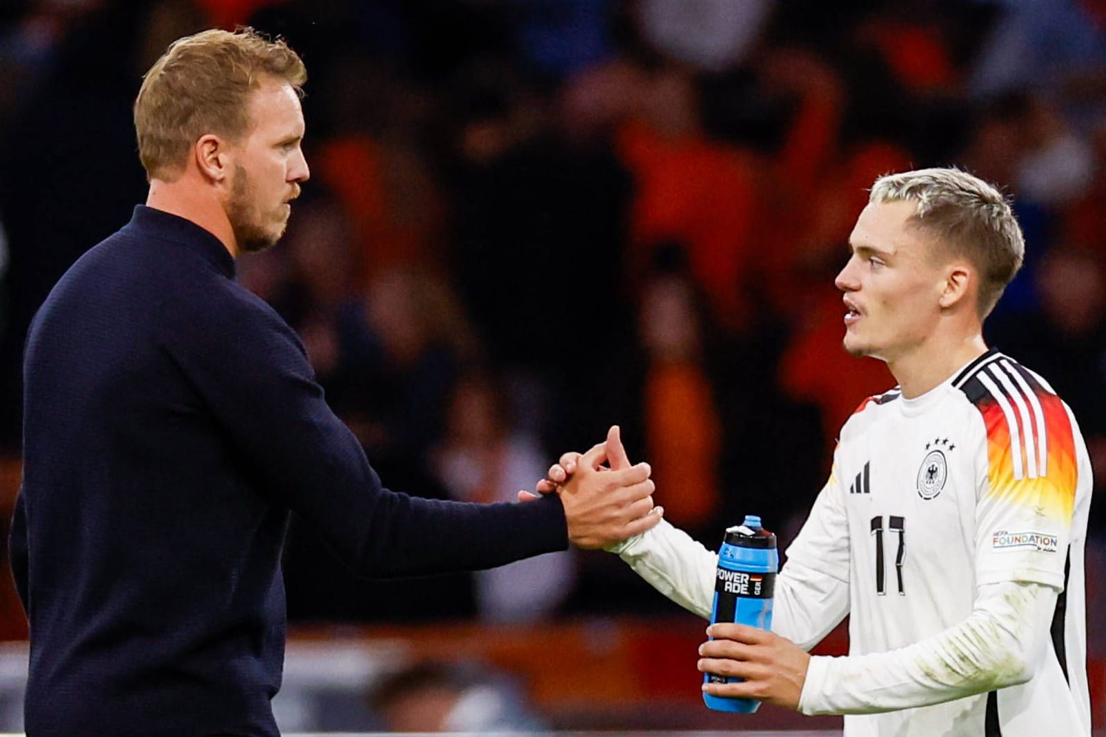 Bundestrainer Julian Nagelsmann (l.) muss auch auf Florian Wirtz im kommenden Spiel verzichten.