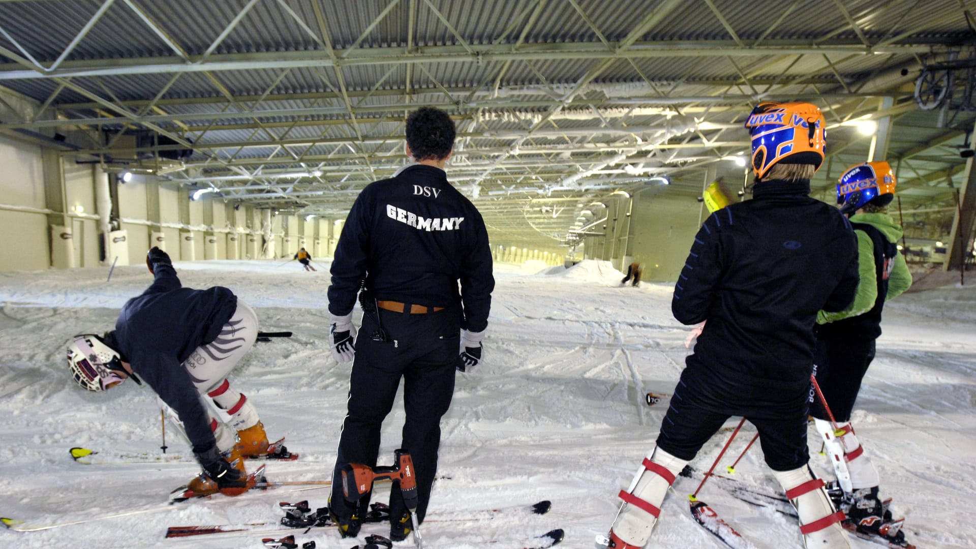 Skifahrer in der "SnowWorld" in Landgraaf (Archivbild): Die Skihalle bietet sowohl Anfängern als auch Profis ein einzigartiges Wintersporterlebnis.