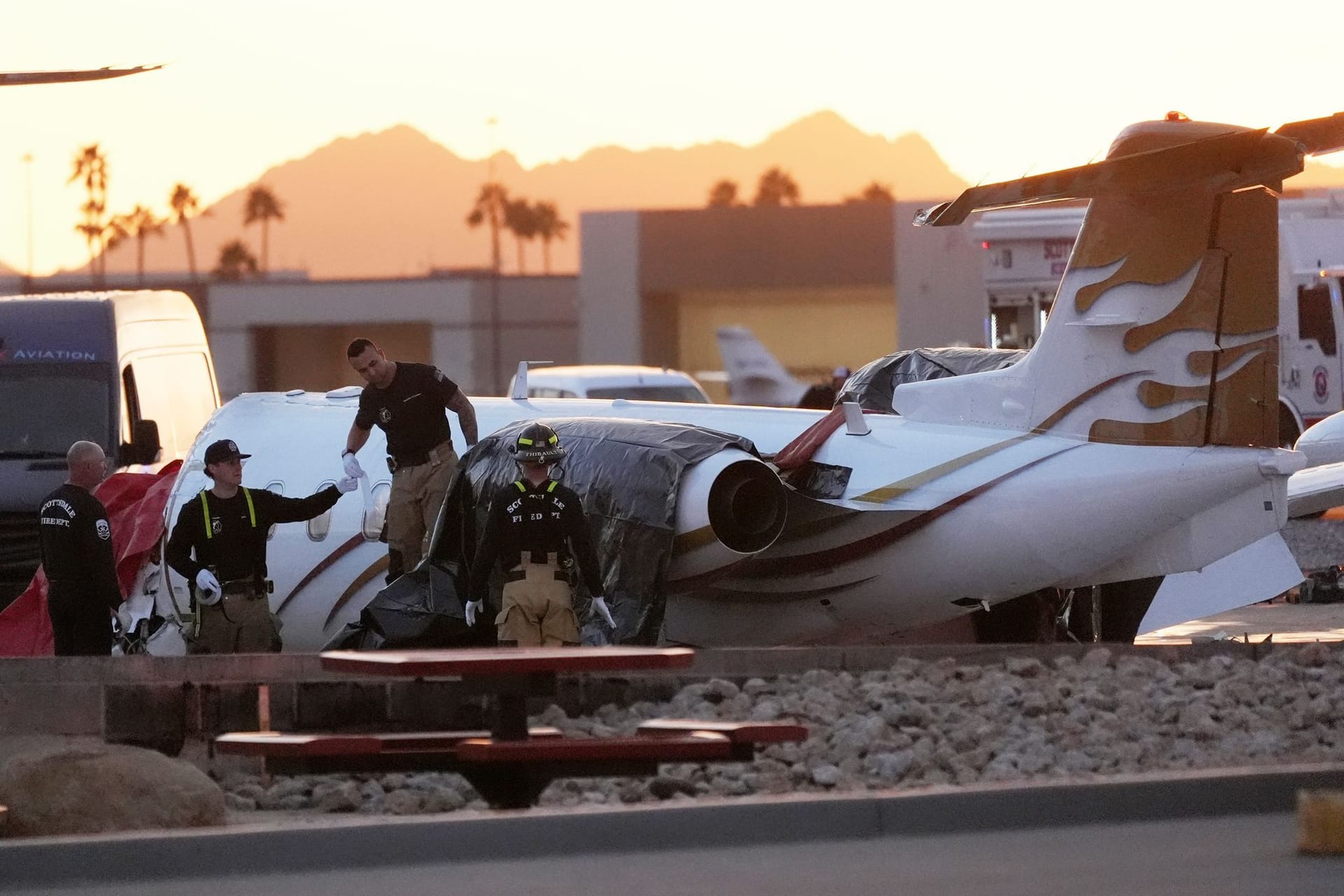 Flugzeug in den USA stößt mit weiterem am Boden zusammen