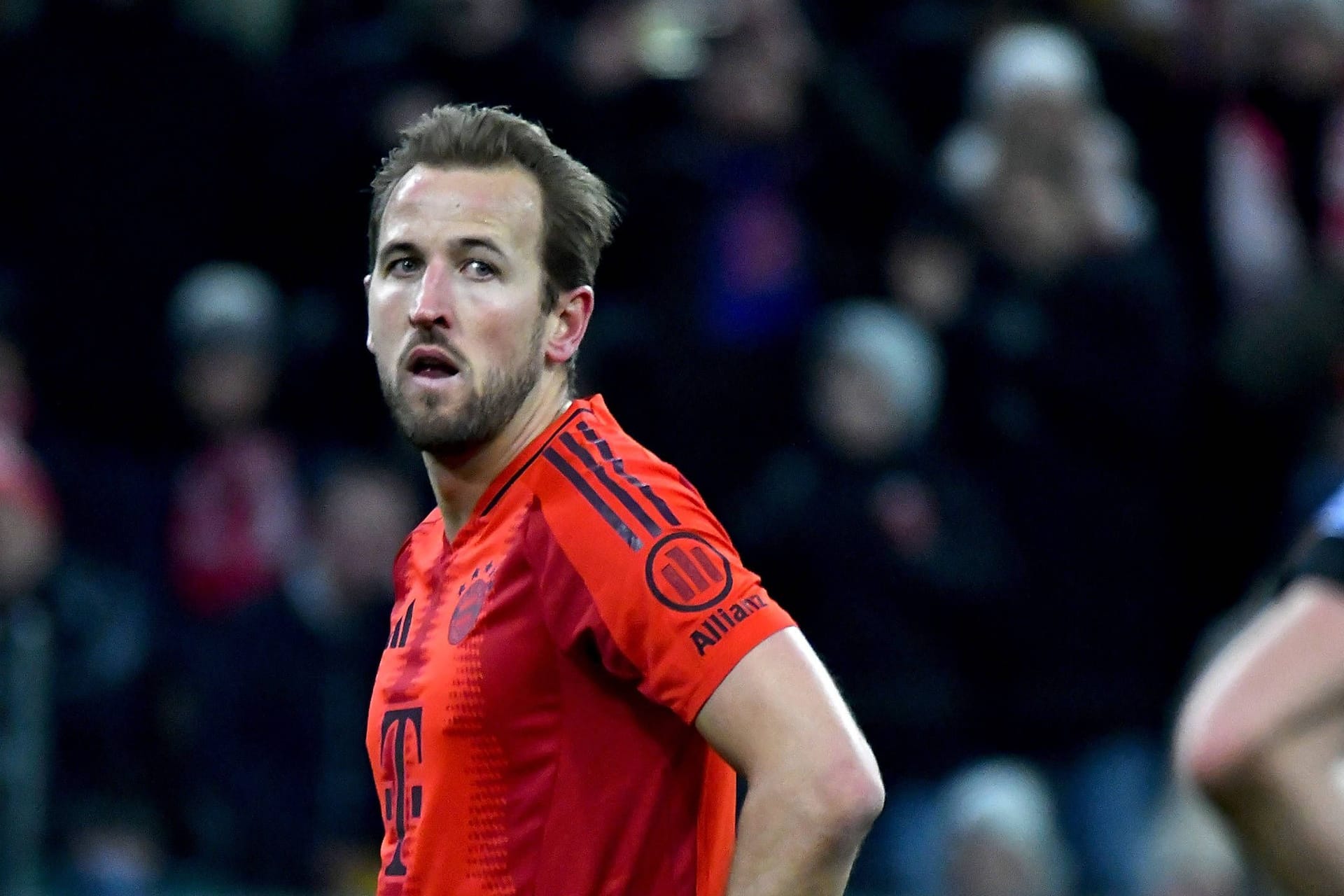 Harry Kane im aktuellen Heimtrikot: In der kommenden Saison könnte es anders aussehen.