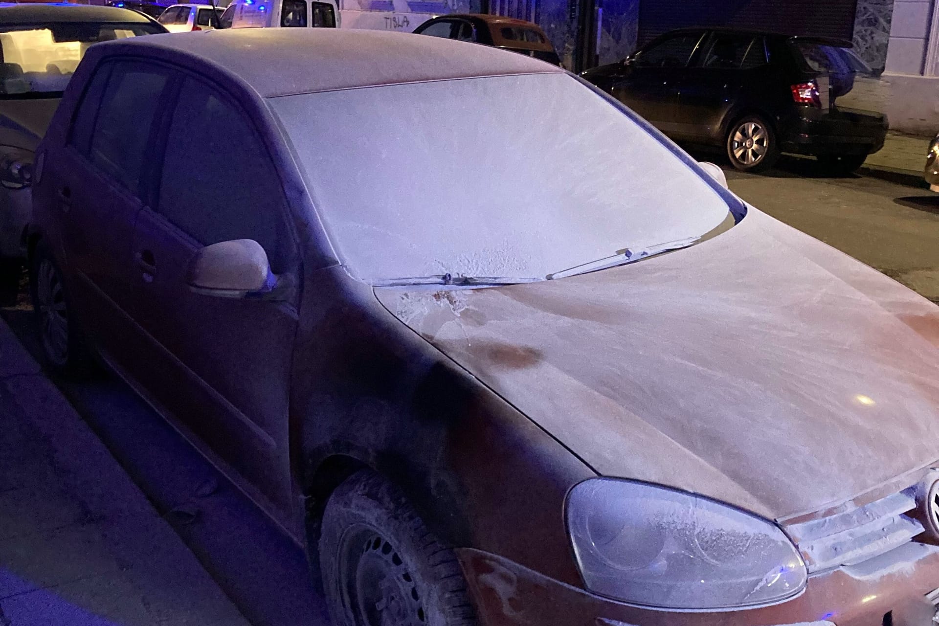 Rechtzeitig gelöscht: Dieses Auto brannte am Wochenende im Frankenberger Viertel.