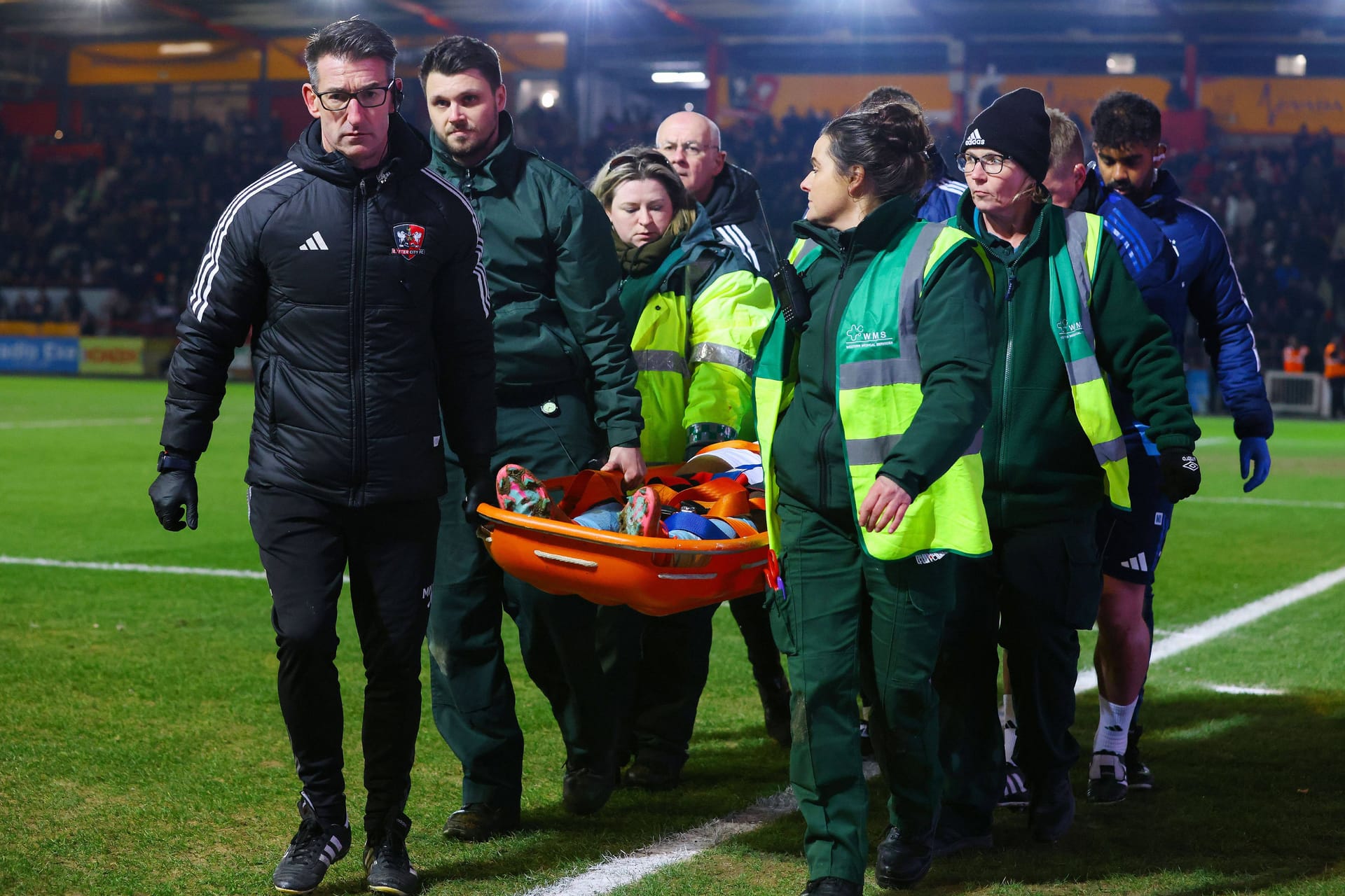 Taiwo Awoniyi: Er musste mit einer Trage vom Platz.