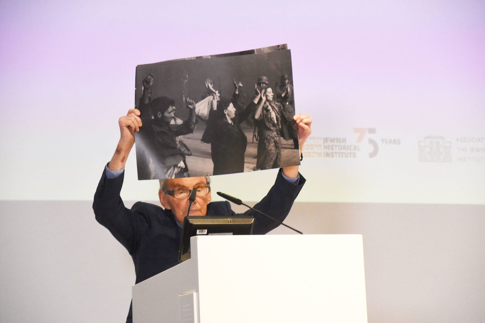 Der Auschwitz-Überlebende Marian Turski bei der Eröffnung einer Gedenkausstellung in München (Archivbild).