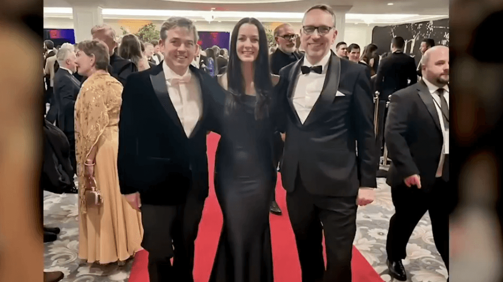 Beim Ball mit Kennedy: Michael Ballweg und Ralf Ludwig mit der früheren Ärztin Maria Hubmer-Mogg, Ikone der österreichischen Impfgegner.