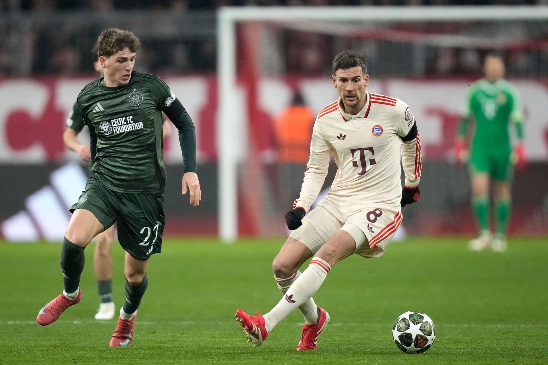 Leon Goretzka: Brachte Olise mit einem ungenauen Pass in Bedrängnis (7.). Lief stark in den freien Raum, bekam den Pass von Gnabry aber nicht (41.). Bremste das Spiel häufig. Vergab direkt nach dem Seitenwechsel eine Riesenmöglichkeit (46.). Köpfte links vorbei (74.). Vergab auch die Riesenmöglichkeit per Kopf, die Davies zum 1:1 abstaubte. Note 5