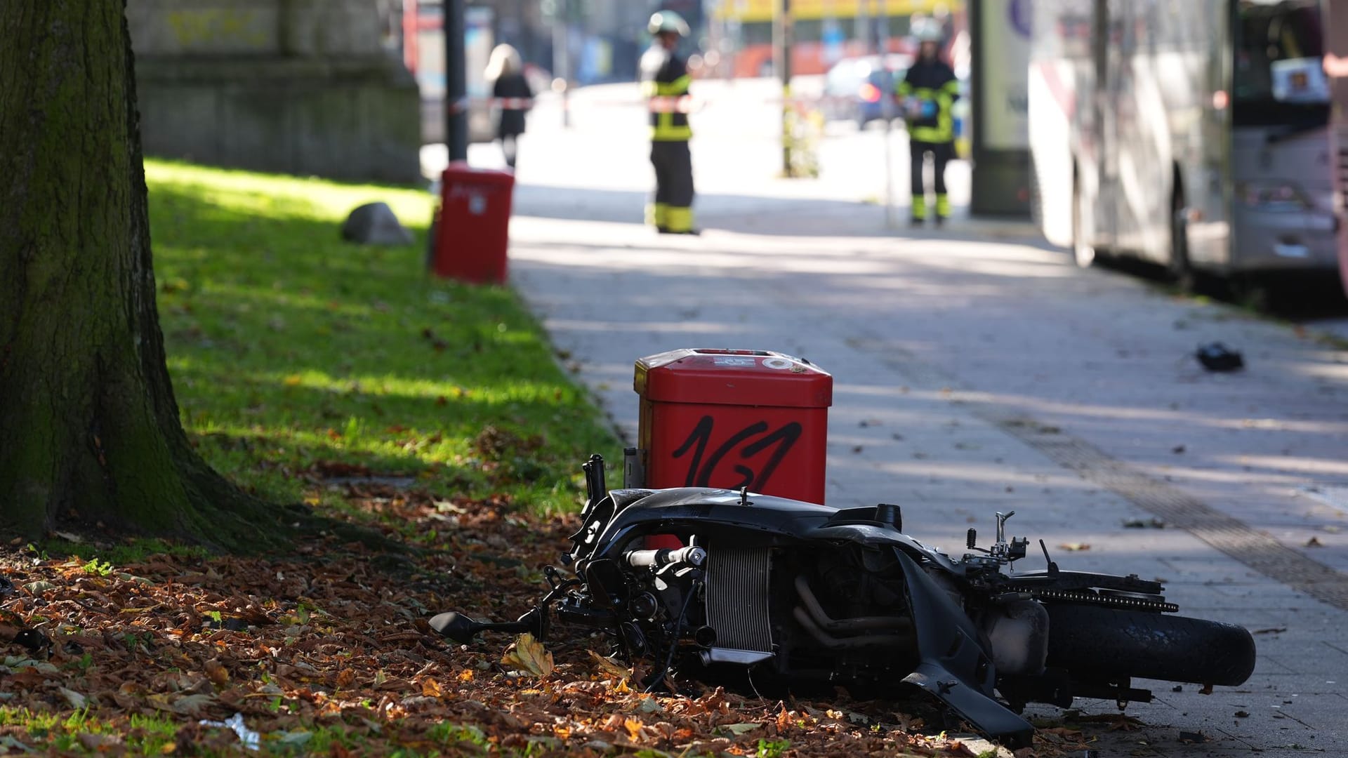 Schwerer Verkehrsunfall mit Motorradfahrer