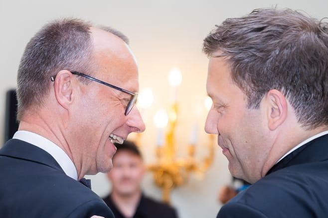 Friedrich Merz (l), CDU-Bundesvorsitzender, und Lars Klingbeil, SPD-Bundesvorsitzender: Die Sondierungsgespräche zwischen Union und SPD beginnen.