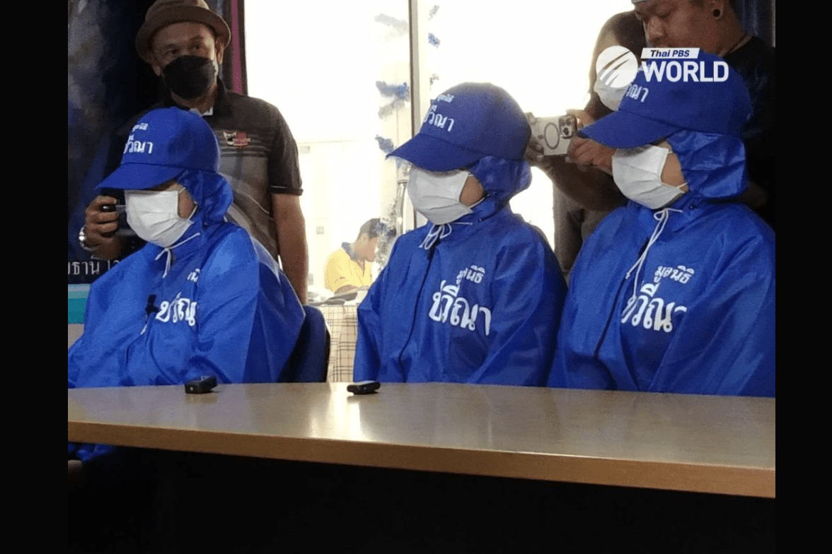 Die drei befreiten Frauen berichteten anonym bei einer Pressekonferenz von ihrem Schicksal.