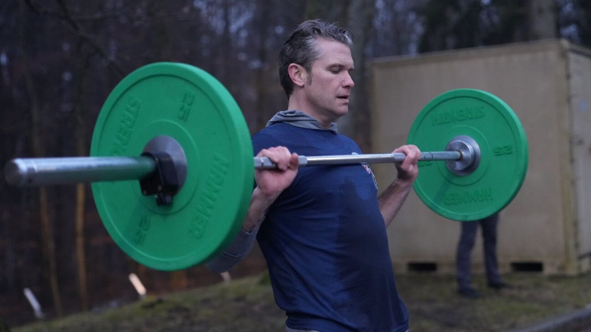 Pete Hegseth beim Krafttraining in Stuttgart.