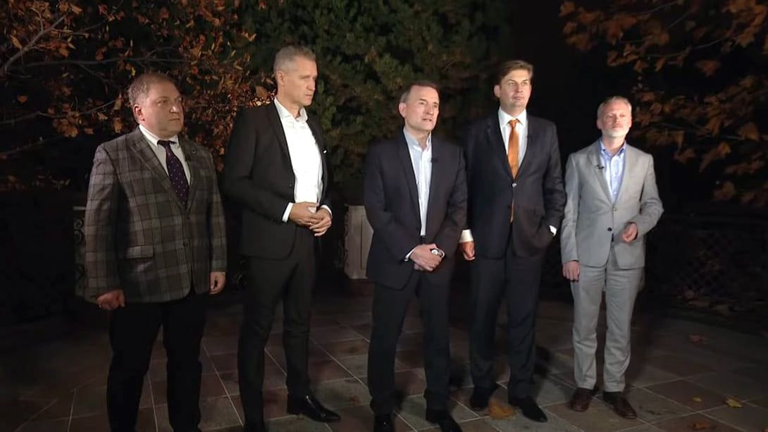 Treffen 2021 in der Ukraine: Voloshin (l.) mit Bystron (2.v.l.), Medwedtschuk (M.), Krah (2.v.r.) und dem bayrischen AfD-Landtagsabgeordneten Ulrich Singer.