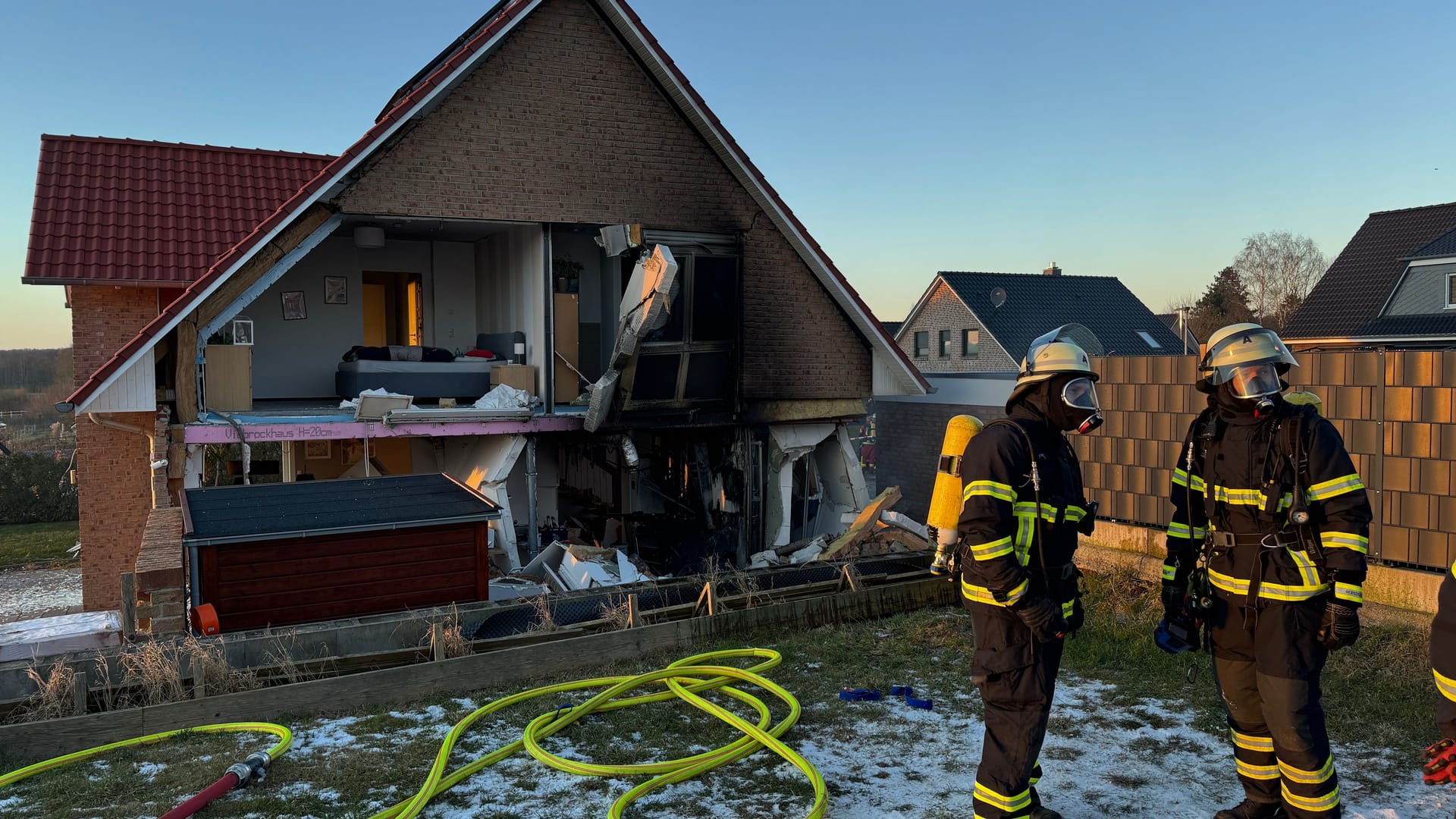 Bei Hamburg kam es am Mittwochnachmittag zu einer Explosion in einem Einfamilienhaus.