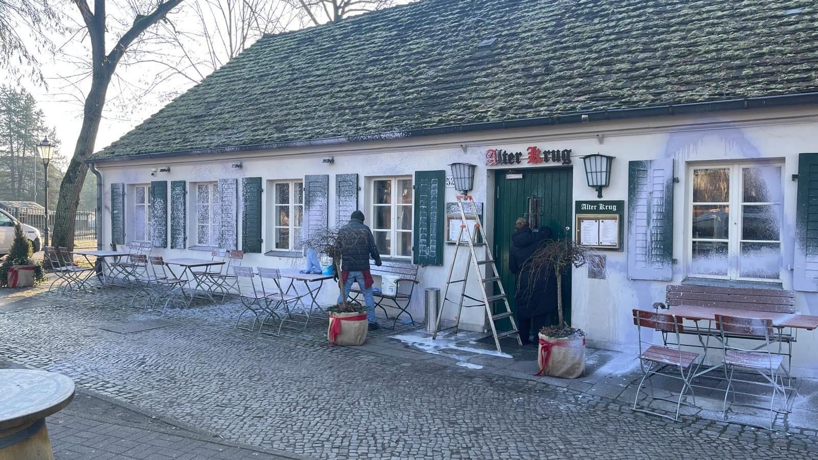 Schmierereien am Restaurant in Dahlem.