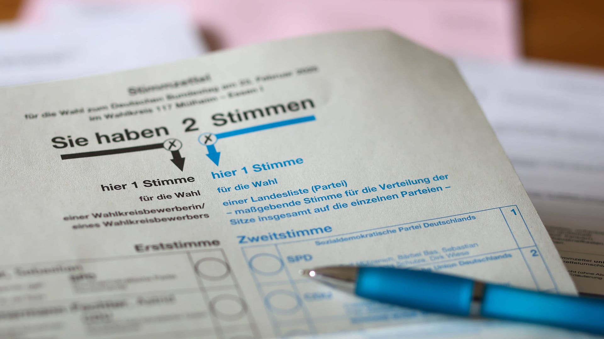 Für das richtige Ausfüllen des Stimmzettels für die Bundestagswahl am 23. Februar sollten Wählerinnen und Wähler vorab mit dem Design vertraut machen, um Fehler zu vermeiden. (Symbolbild)