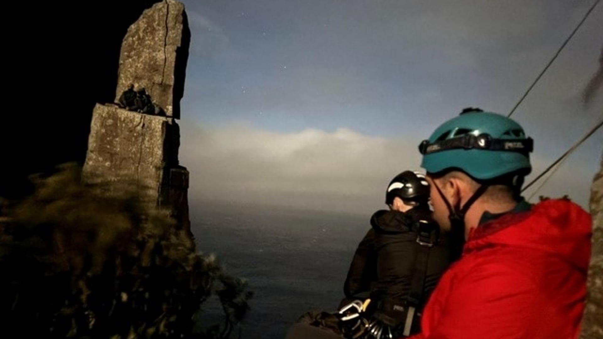 Kletterer auf dem Totem Pole in Tasmanien