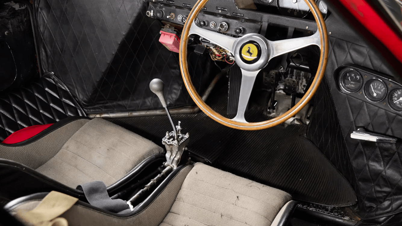 Originales Renngefühl: Innenraum des Ferrari 250 LM.