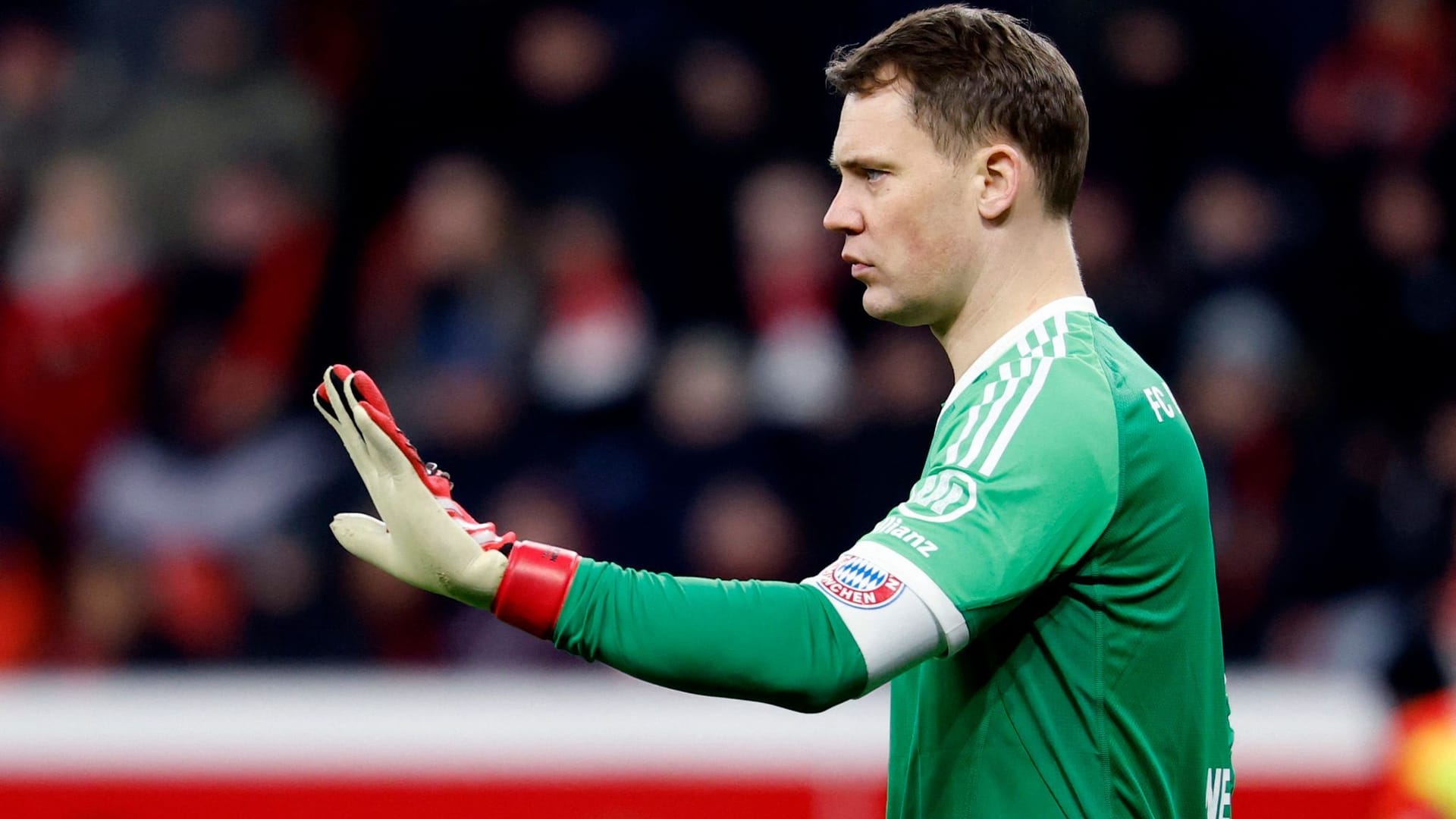 Manuel Neuer: Parierte mit starkem Reflex gegen Wirtz (22.). Beim Kopfball direkt danach von Frimpong und Tellas Volleyabnahme (25.) rettete jeweils die Latte für ihn. Weil er weit vorne stand, probierte es Wirtz mal von der Mittellinie (33.). Griff übel am Ball vorbei (59.). Rettete noch gegen Adli (90.). Note 3