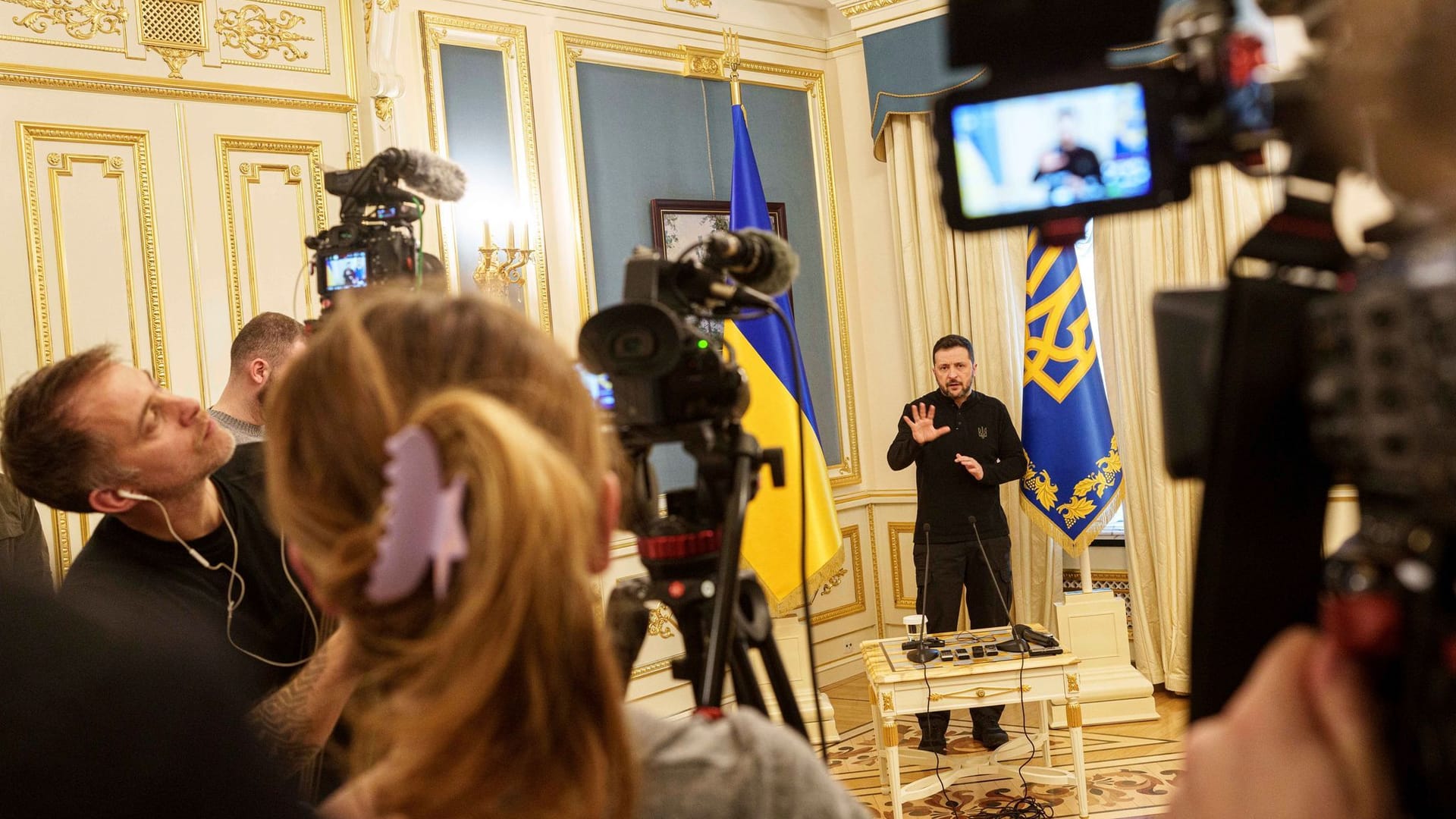 Selenskyj auf einer Pressekonferenz.