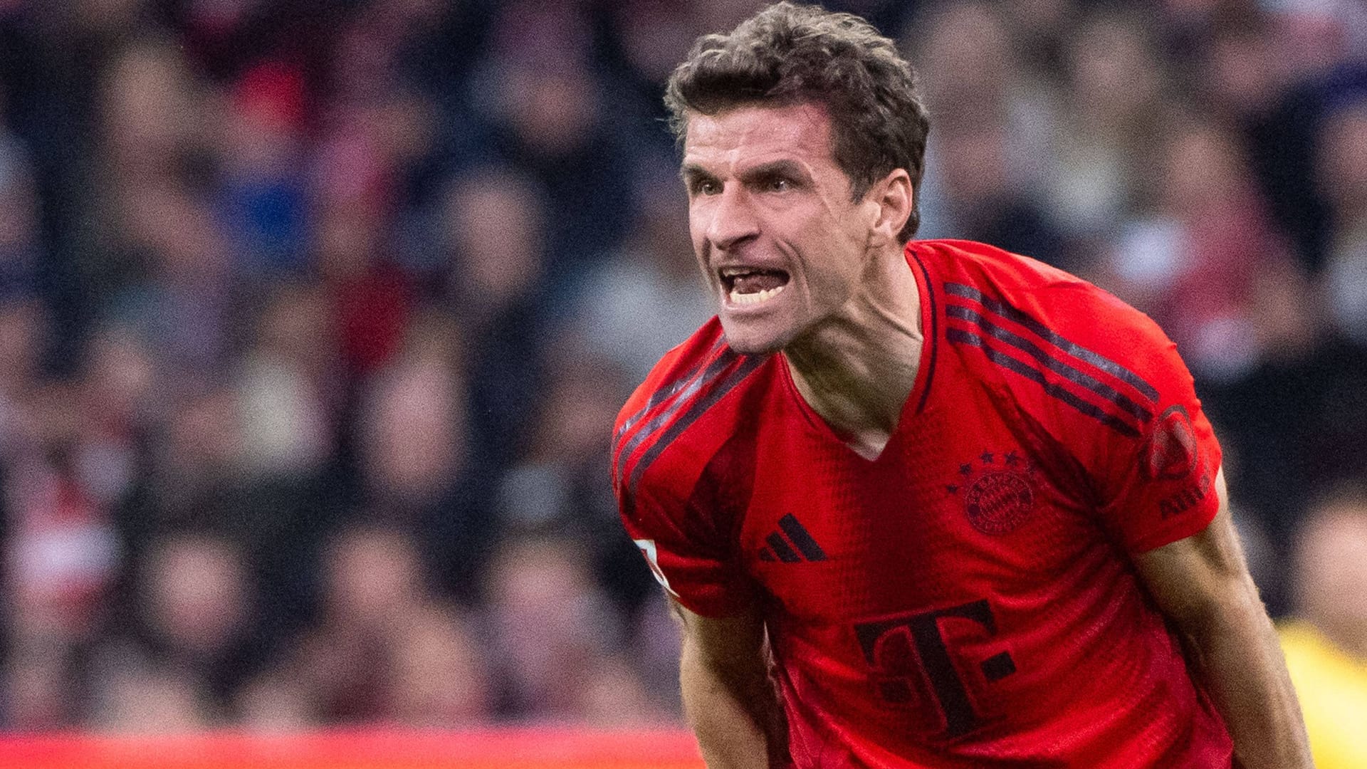 Thomas Müller mit Leidenschaft bei der Sache: Der Weltmeister stellt sich in den Dienst des Vereins.